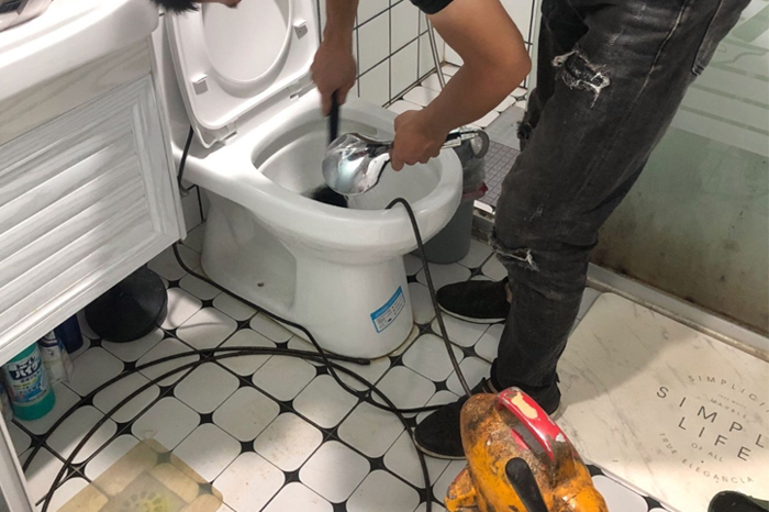 丹徒马桶堵塞自己疏通还是找师傅？专业上门服务让你省时更省心